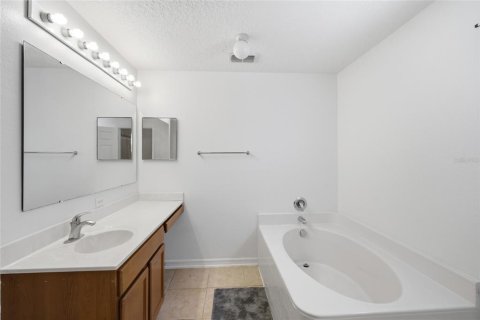 Casa en venta en Groveland, Florida, 5 dormitorios, 338.54 m2 № 2120457 - foto 19