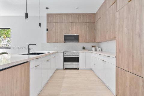 Купить таунхаус в Майами, Флорида 4 спальни, 179.12м2, № 2036422 - фото 17