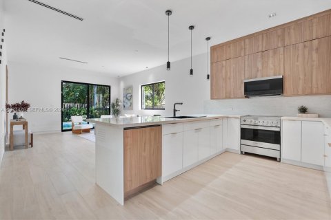 Купить таунхаус в Майами, Флорида 4 спальни, 179.12м2, № 2036422 - фото 7