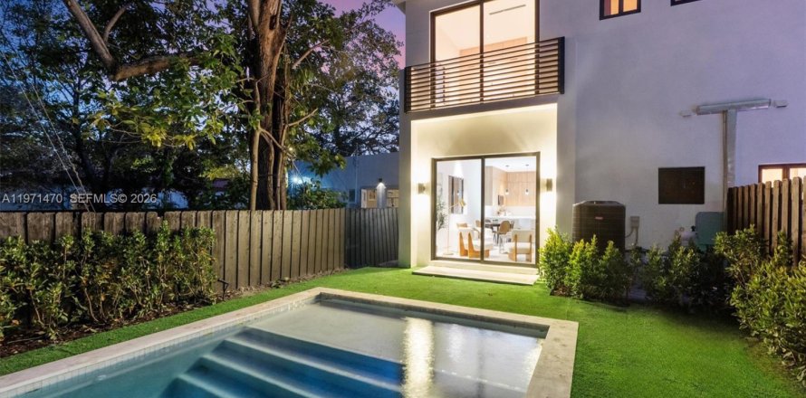 Таунхаус в Майами, Флорида 4 спальни, 179.12м2 № 2036422