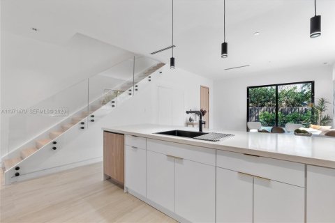 Купить таунхаус в Майами, Флорида 4 спальни, 179.12м2, № 2036422 - фото 19