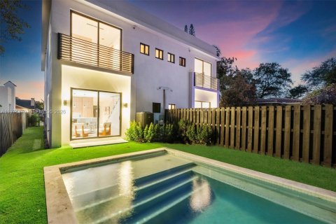 Купить таунхаус в Майами, Флорида 4 спальни, 179.12м2, № 2036422 - фото 2