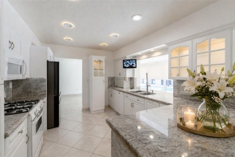 Villa ou maison à vendre à Miami Lakes, Floride: 4 chambres, 225.38 m2 № 2076685 - photo 7