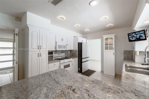 Villa ou maison à vendre à Miami Lakes, Floride: 4 chambres, 225.38 m2 № 2076685 - photo 24