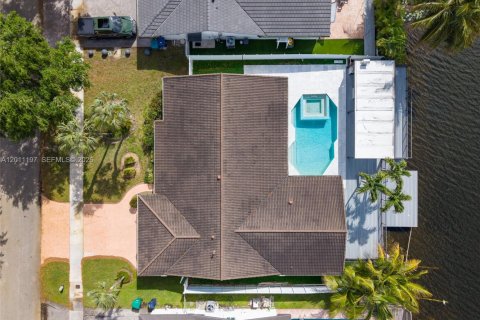 Villa ou maison à vendre à Miami Lakes, Floride: 4 chambres, 225.38 m2 № 2076685 - photo 3