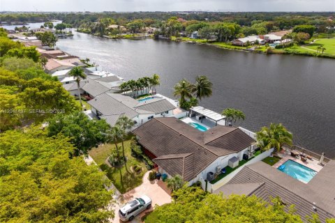 Villa ou maison à vendre à Miami Lakes, Floride: 4 chambres, 225.38 m2 № 2076685 - photo 15