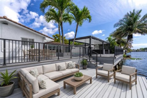 Villa ou maison à vendre à Miami Lakes, Floride: 4 chambres, 225.38 m2 № 2076685 - photo 5