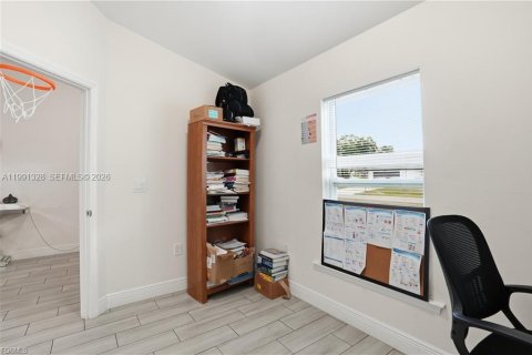 House in Lehigh Acres, Florida 3 bedrooms № 2057526 - photo 30