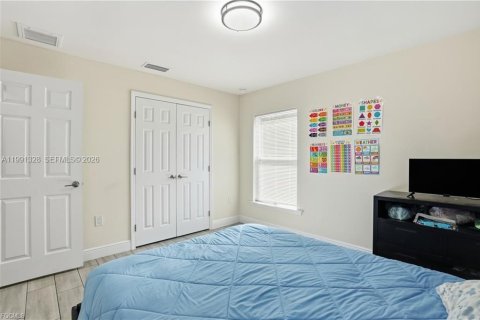 House in Lehigh Acres, Florida 3 bedrooms № 2057526 - photo 7