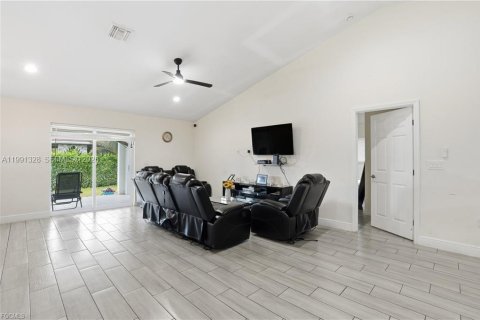 House in Lehigh Acres, Florida 3 bedrooms № 2057526 - photo 19