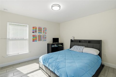 House in Lehigh Acres, Florida 3 bedrooms № 2057526 - photo 6