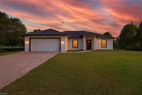 House in Lehigh Acres, Florida 3 bedrooms № 2057526 - photo 11