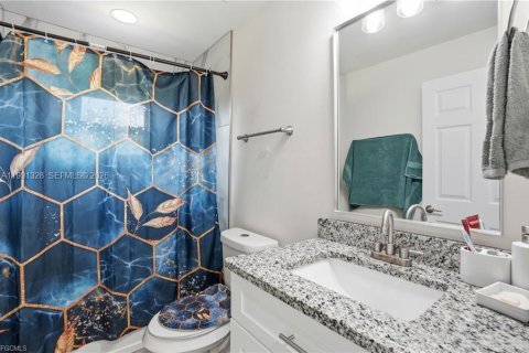 House in Lehigh Acres, Florida 3 bedrooms № 2057526 - photo 8