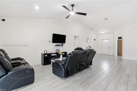 House in Lehigh Acres, Florida 3 bedrooms № 2057526 - photo 20