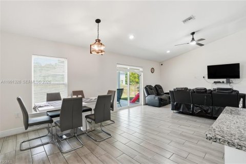 House in Lehigh Acres, Florida 3 bedrooms № 2057526 - photo 23