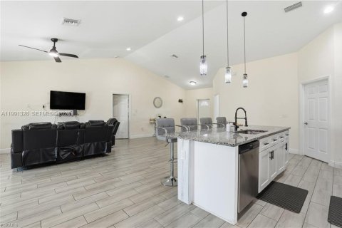 House in Lehigh Acres, Florida 3 bedrooms № 2057526 - photo 28