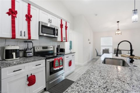 House in Lehigh Acres, Florida 3 bedrooms № 2057526 - photo 26