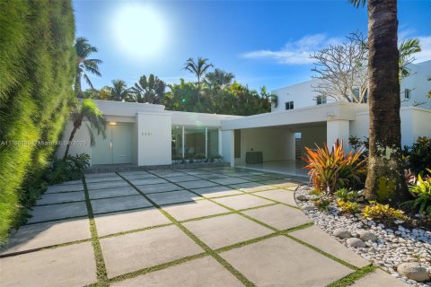 Villa ou maison à vendre à Miami Beach, Floride: 3 chambres, 197.23 m2 № 1942960 - photo 2