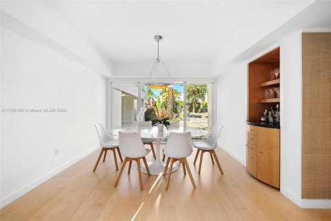 Villa ou maison à vendre à Miami Beach, Floride: 3 chambres, 197.23 m2 № 1942960 - photo 12
