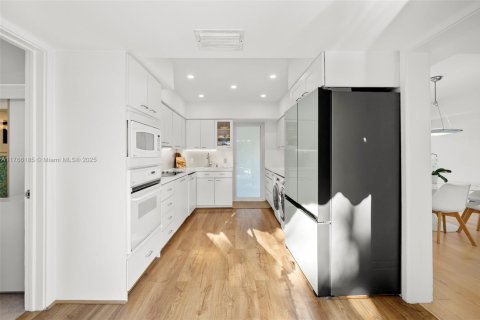 Villa ou maison à vendre à Miami Beach, Floride: 3 chambres, 197.23 m2 № 1942960 - photo 17