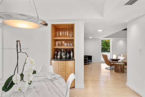 Villa ou maison à vendre à Miami Beach, Floride: 3 chambres, 197.23 m2 № 1942960 - photo 15