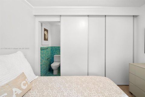 Villa ou maison à vendre à Miami Beach, Floride: 3 chambres, 197.23 m2 № 1942960 - photo 22