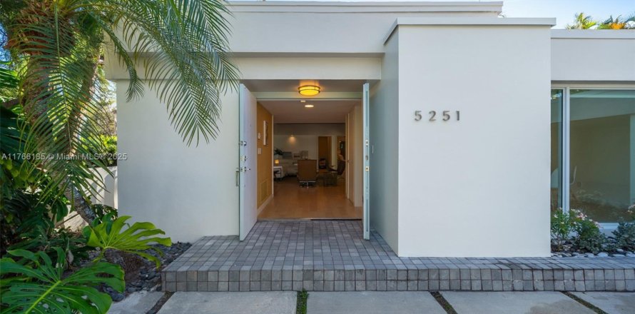 Villa ou maison à Miami Beach, Floride 3 chambres, 197.23 m2 № 1942960