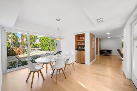 Villa ou maison à vendre à Miami Beach, Floride: 3 chambres, 197.23 m2 № 1942960 - photo 11
