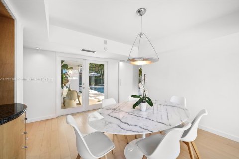Villa ou maison à vendre à Miami Beach, Floride: 3 chambres, 197.23 m2 № 1942960 - photo 13