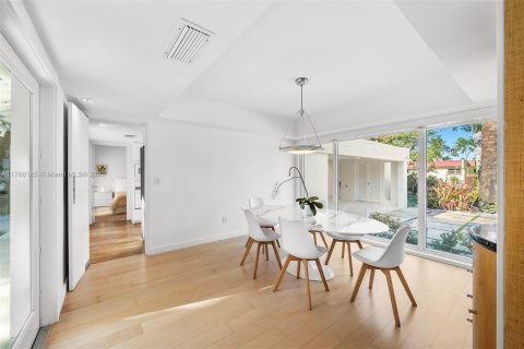 Villa ou maison à vendre à Miami Beach, Floride: 3 chambres, 197.23 m2 № 1942960 - photo 14