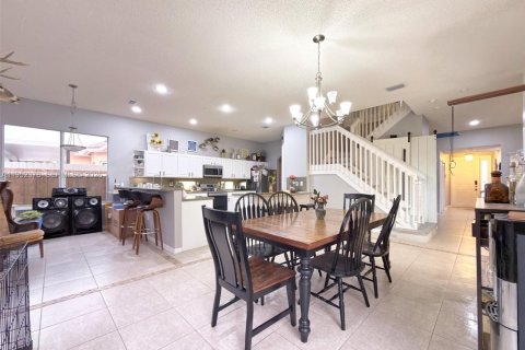 Casa en venta en Homestead, Florida, 5 dormitorios, 290.69 m2 № 2153185 - foto 3