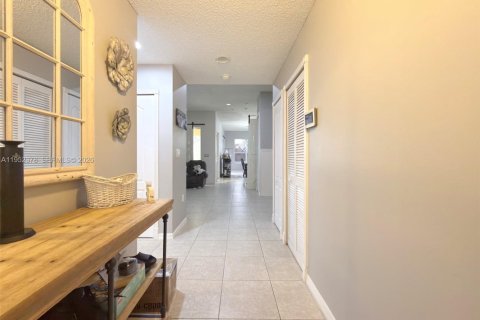 Casa en venta en Homestead, Florida, 5 dormitorios, 290.69 m2 № 2153185 - foto 12