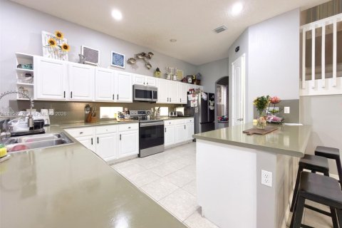Casa en venta en Homestead, Florida, 5 dormitorios, 290.69 m2 № 2153185 - foto 5