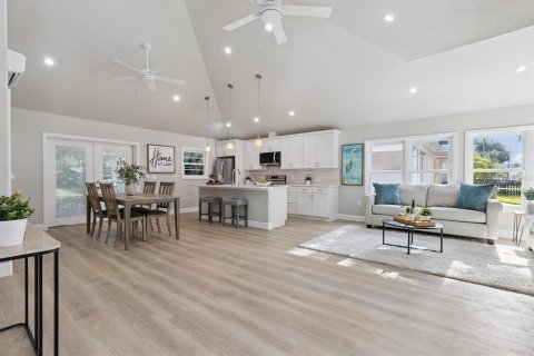 Casa en venta en Orlando, Florida, 2 dormitorios, 99.5 m2 № 1907730 - foto 9