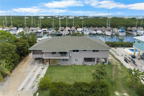 Casa en Marathon, Florida 4 dormitorios, 275.36 m2 № 2157359