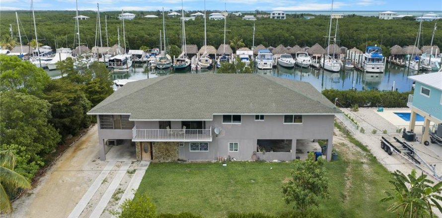 Casa en Marathon, Florida 4 dormitorios, 275.36 m2 № 2157359