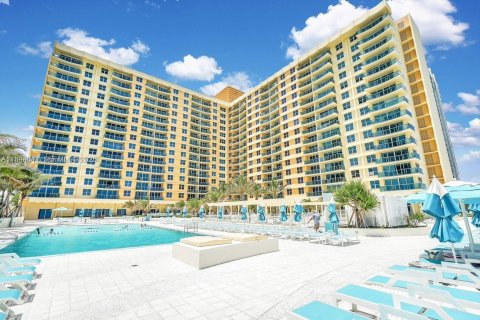 Condominio en alquiler en Hollywood, Florida, 1 dormitorio, 77.57 m2 № 2058065 - foto 5