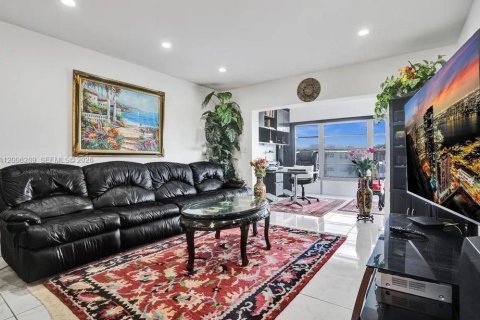 Condominio en venta en Lauderdale Lakes, Florida, 2 dormitorios, 87.7 m2 № 2071143 - foto 3