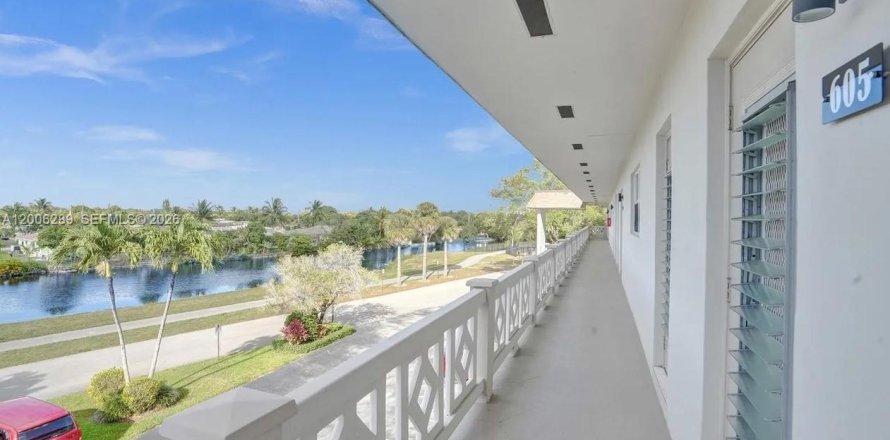 Condominio en Lauderdale Lakes, Florida, 2 dormitorios  № 2071143