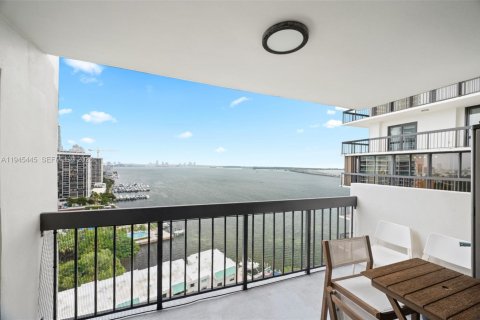 Condominio en Miami, Florida, 1 dormitorio  № 2002122