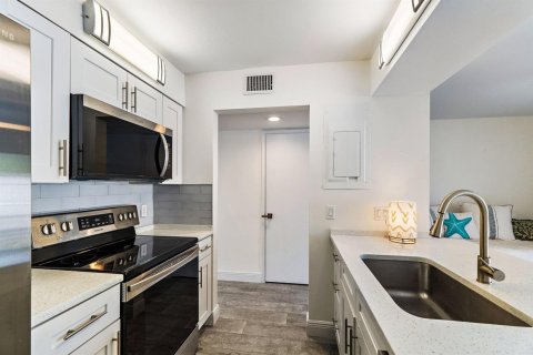 Townhouse in Jupiter, Florida 2 bedrooms, 109.25 sq.m. № 2249482 - photo 9