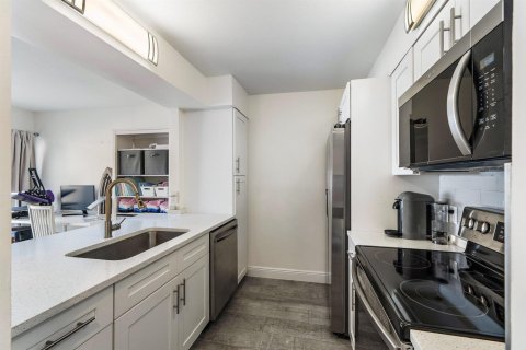 Townhouse in Jupiter, Florida 2 bedrooms, 109.25 sq.m. № 2249482 - photo 10