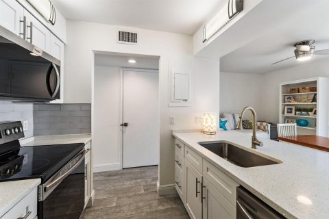 Townhouse in Jupiter, Florida 2 bedrooms, 109.25 sq.m. № 2249482 - photo 11