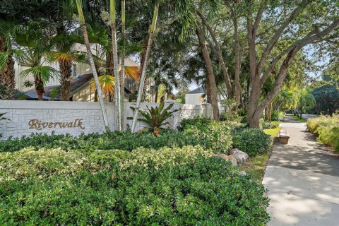 Townhouse in Jupiter, Florida 2 bedrooms, 109.25 sq.m. № 2249482 - photo 2