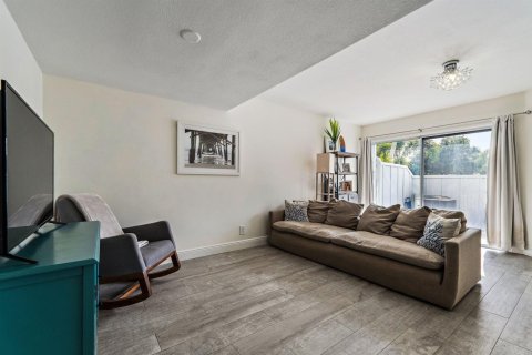 Townhouse in Jupiter, Florida 2 bedrooms, 109.25 sq.m. № 2249482 - photo 6