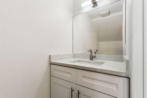 Townhouse in Jupiter, Florida 2 bedrooms, 109.25 sq.m. № 2249482 - photo 17