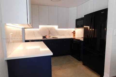 House in Wilton Manors, Florida 3 bedrooms, 114.08 sq.m. № 2069396 - photo 9