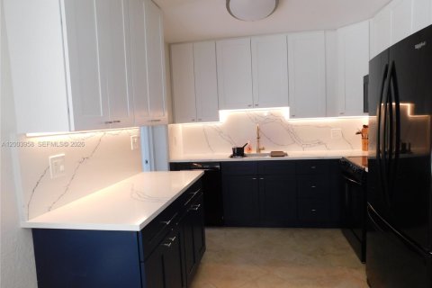 House in Wilton Manors, Florida 3 bedrooms, 114.08 sq.m. № 2069396 - photo 10