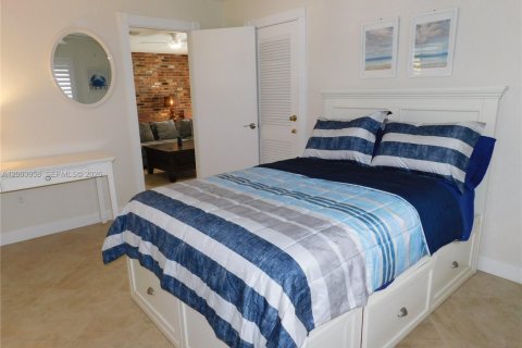 House in Wilton Manors, Florida 3 bedrooms, 114.08 sq.m. № 2069396 - photo 15