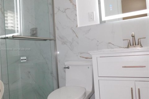 House in Wilton Manors, Florida 3 bedrooms, 114.08 sq.m. № 2069396 - photo 17